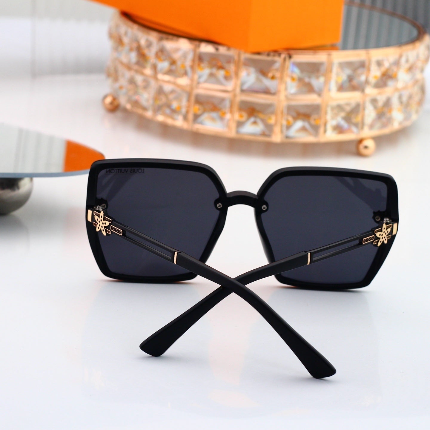 Oversized Sunglasses with Star Diamond Detail (Model 3531)
