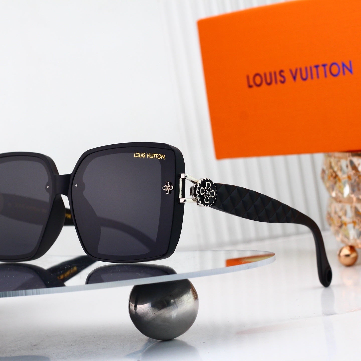 Oversized Sunglasses with Patterned Temples 0913