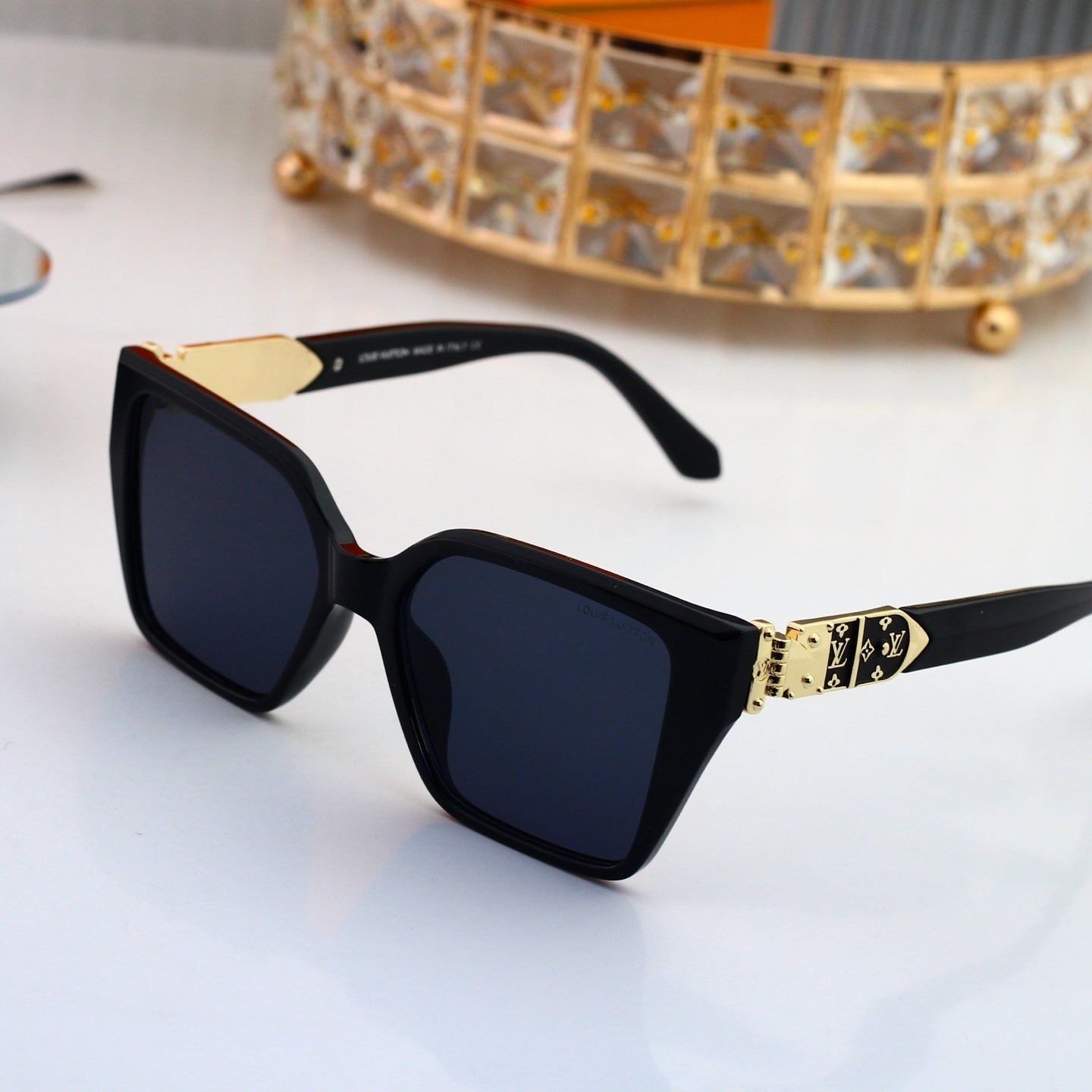 Geometric Square Frame Sunglasses with Side Metal Logo 79004