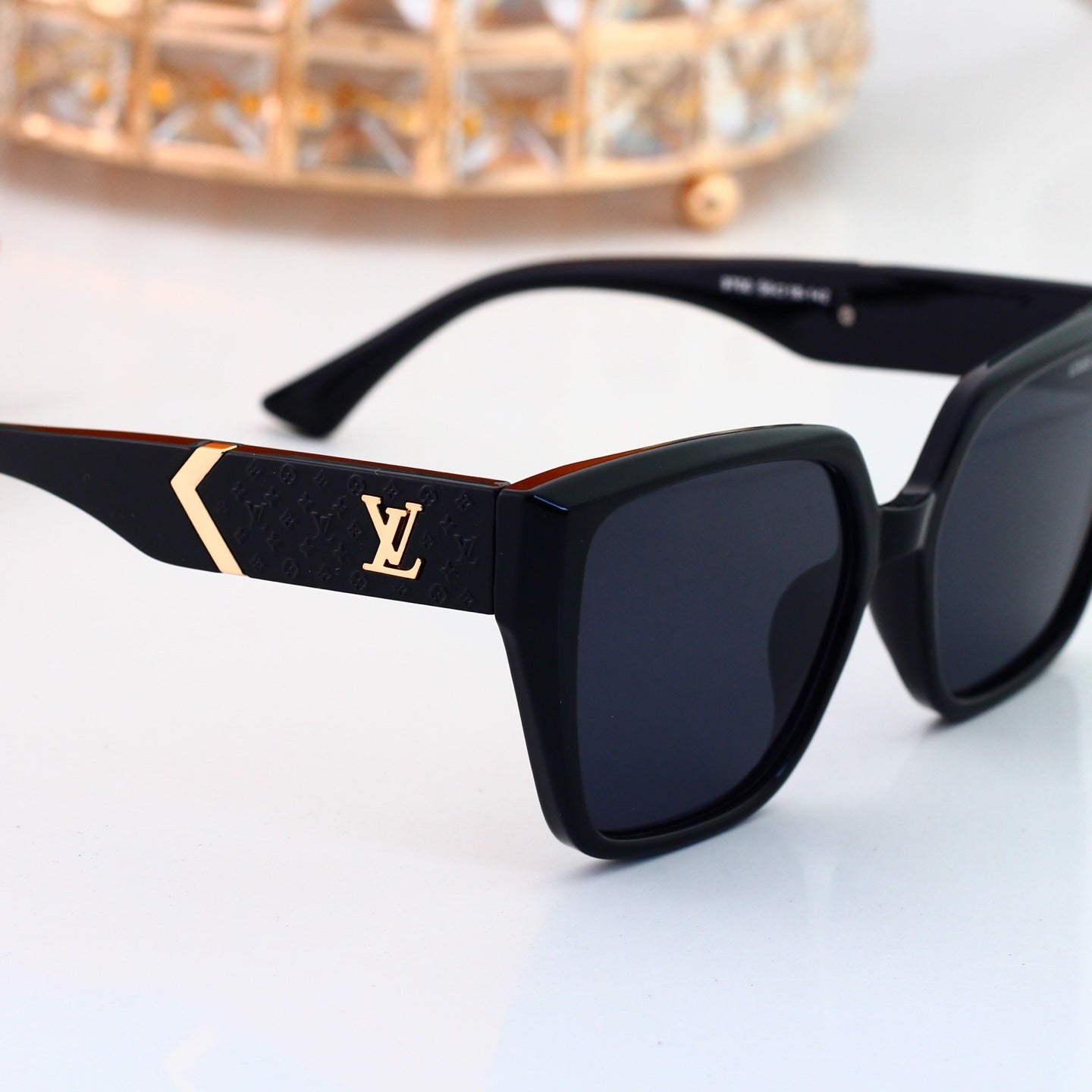 V-Logo Oversized Sunglasses (Model 0701)