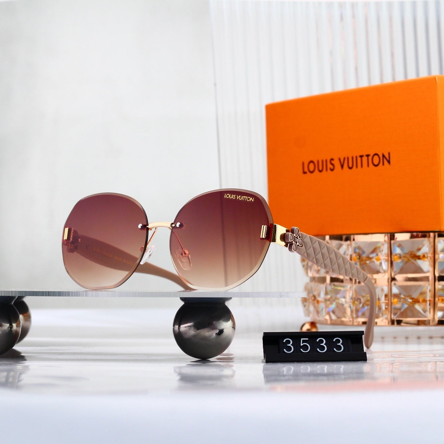 Rimless Sunglasses with Clover Detail (Model 3533)