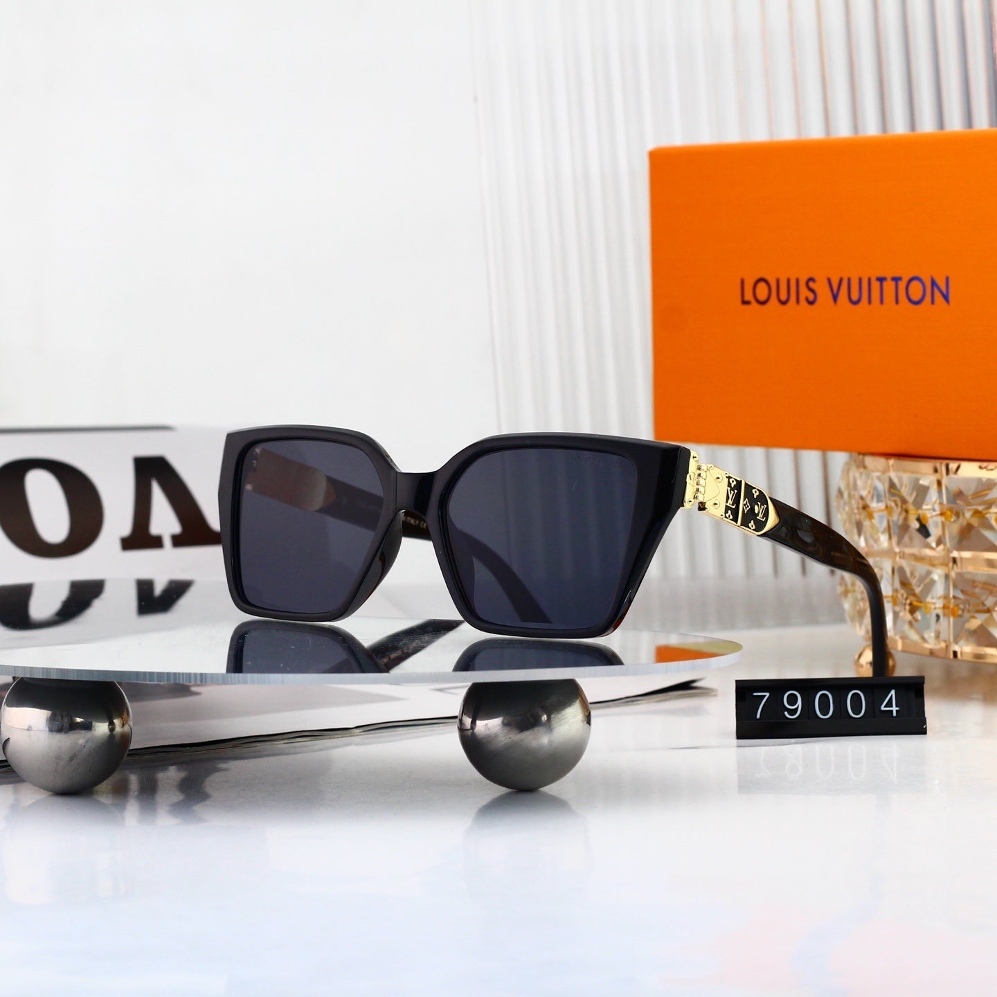 Geometric Square Frame Sunglasses with Side Metal Logo 79004