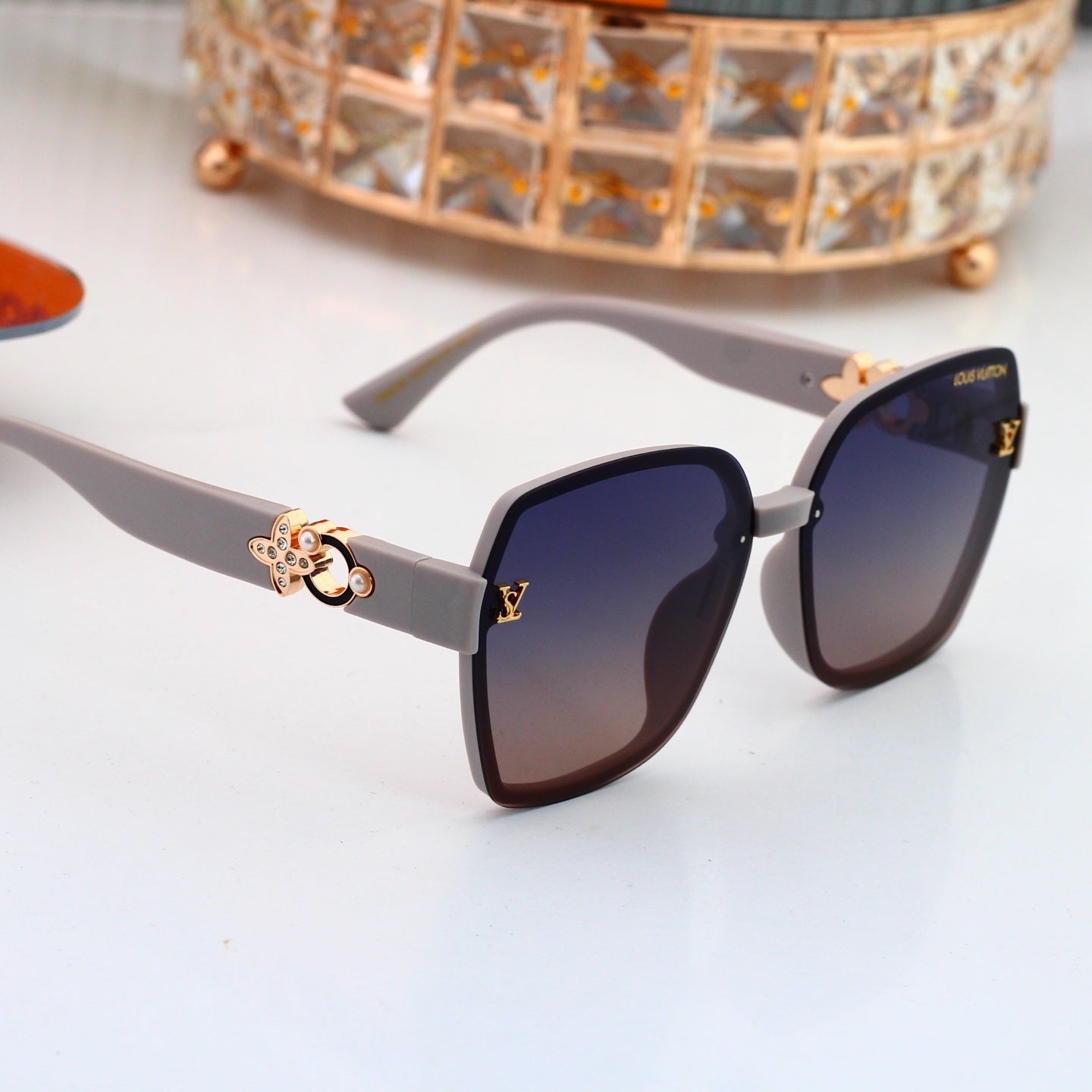 Oversized Sunglasses with Diamond Flower  0915