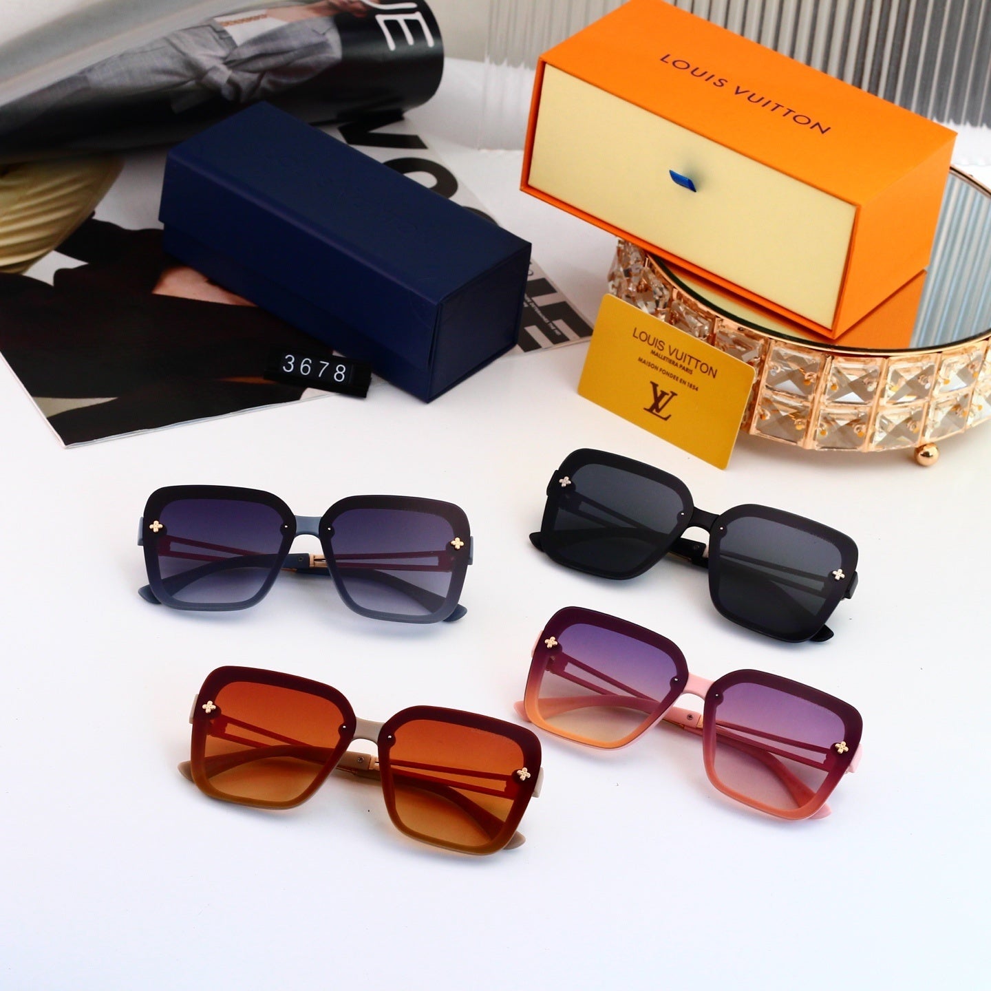 Oversized Sunglasses with Clover Detail (Model 3678)