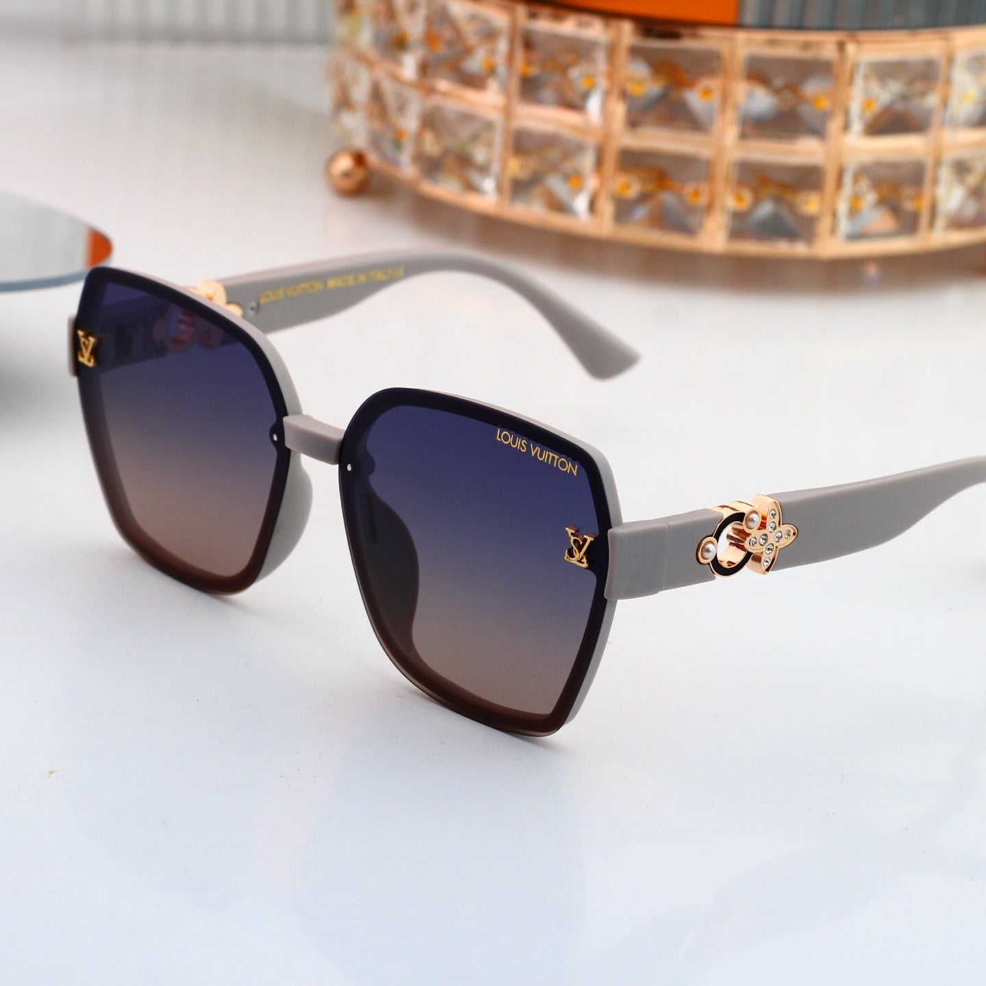Oversized Sunglasses with Diamond Flower  0915
