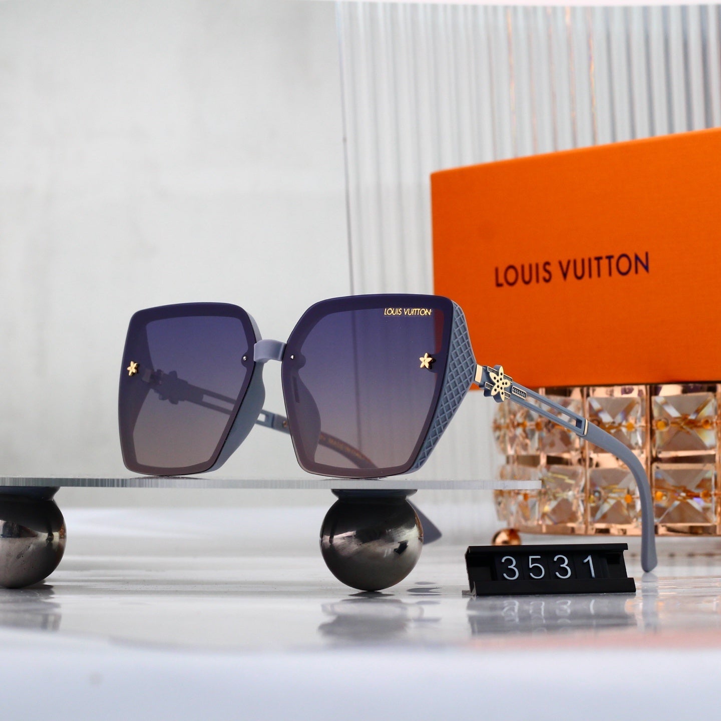 Oversized Sunglasses with Star Diamond Detail (Model 3531)