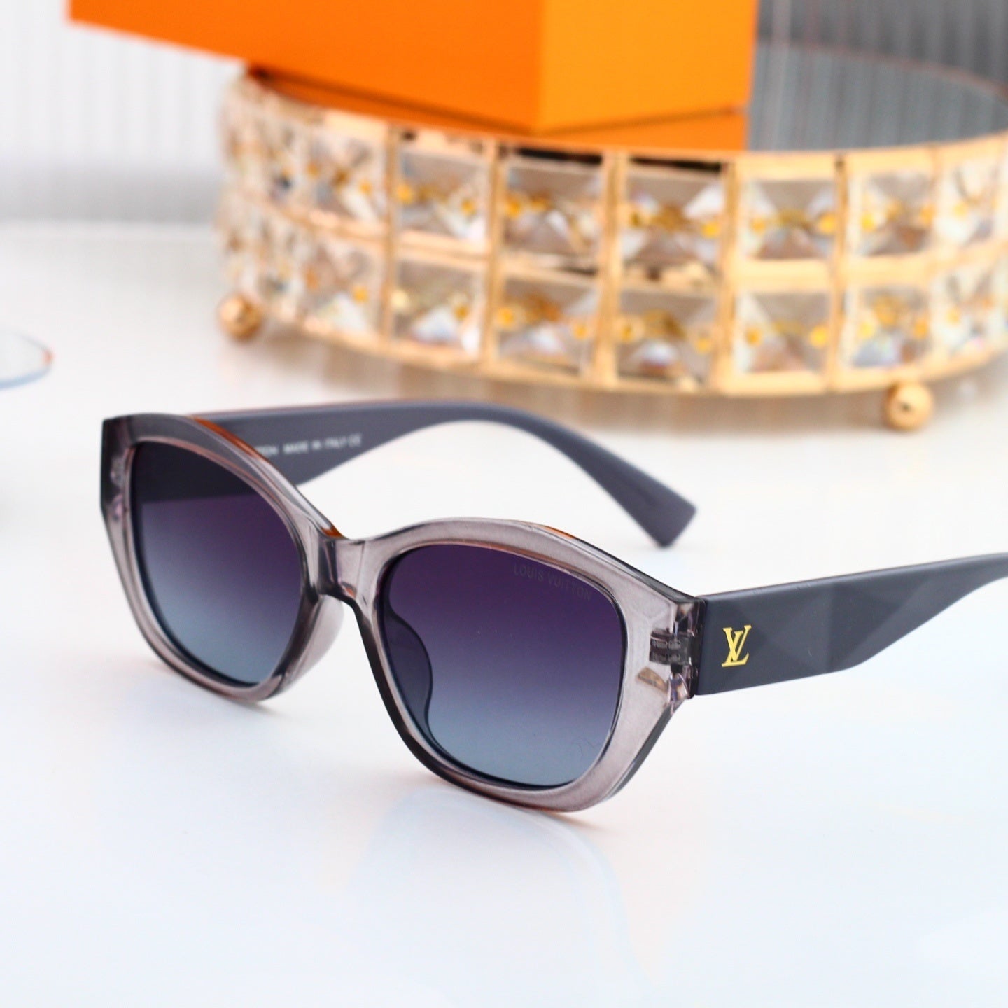 Irregular Square Frame Sunglasses with Side Metal Logo  0707