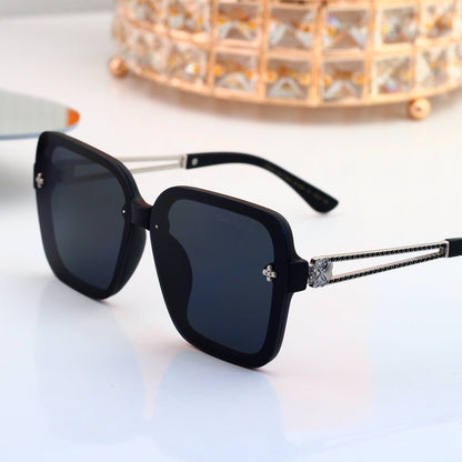 Oversized Sunglasses with Clover Detail (Model 3678)