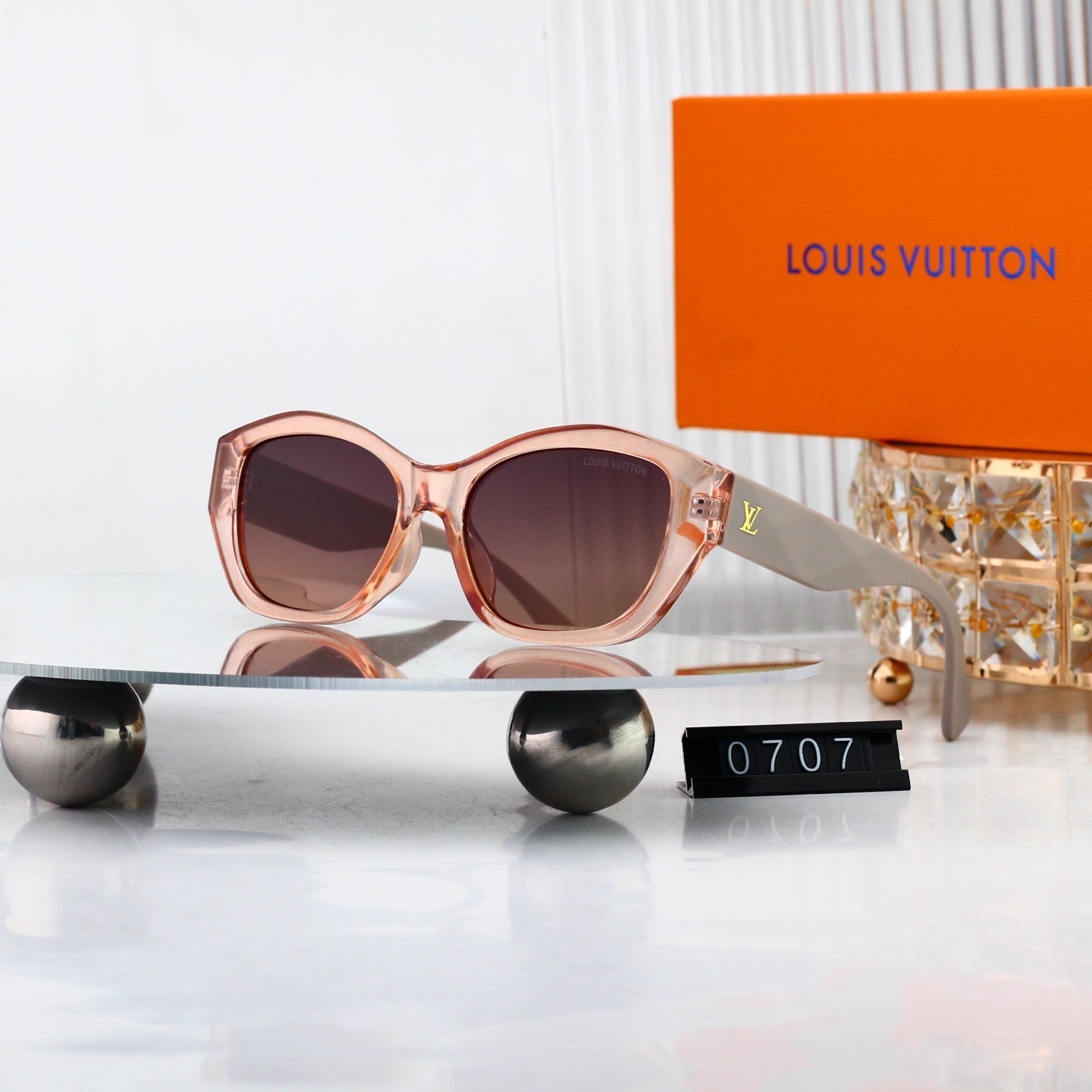 Irregular Square Frame Sunglasses with Side Metal Logo  0707