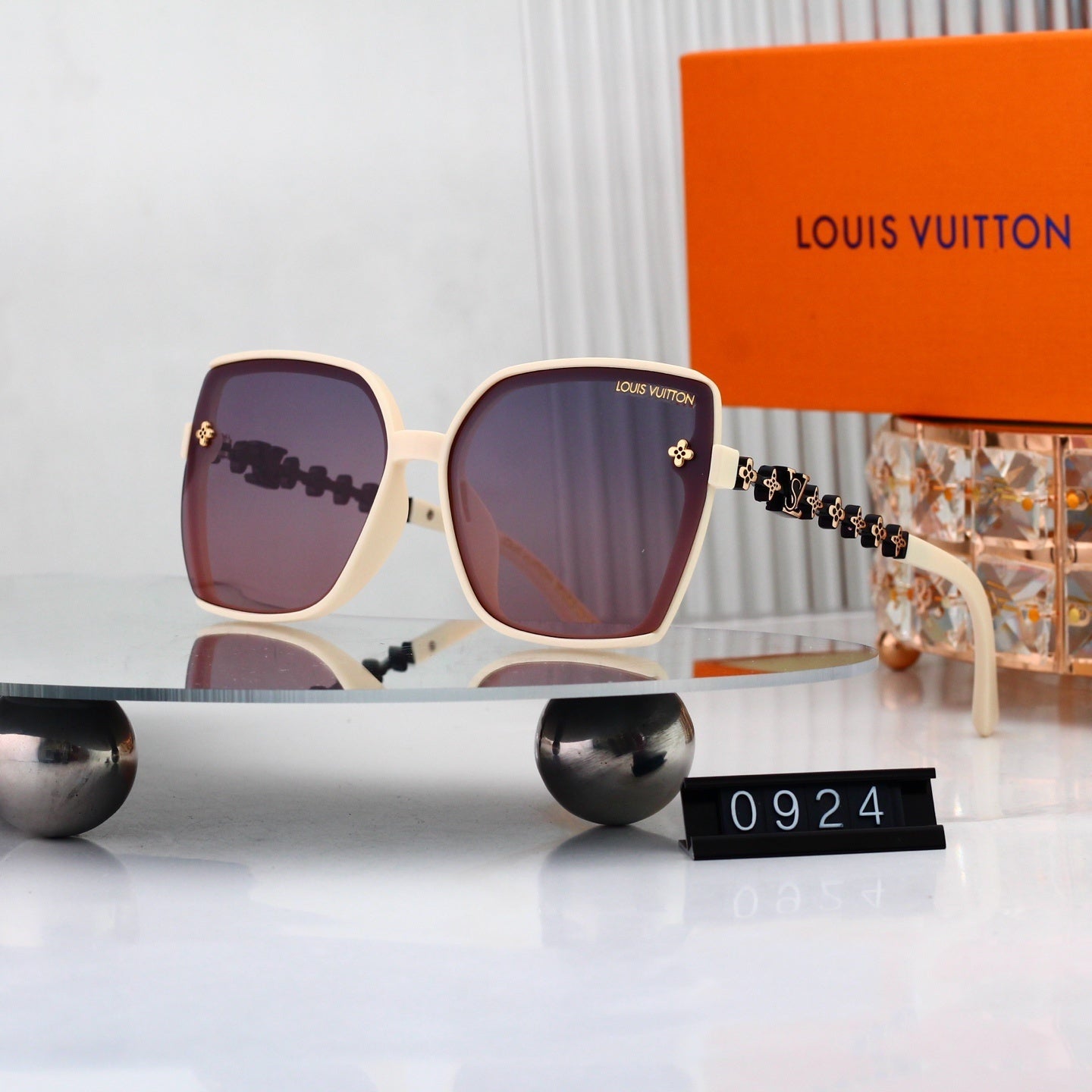 Oversized Sunglasses with Chain Temples 0924