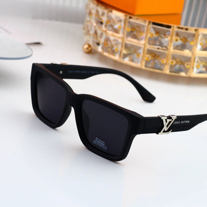 Square Frame Sunglasses with Side Metal Logo  6114
