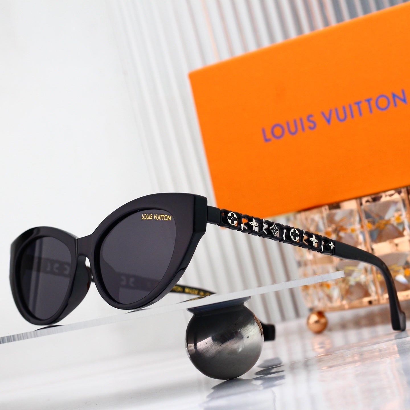 Cat Eye Sunglasses with Chain Temples (Model 6113)