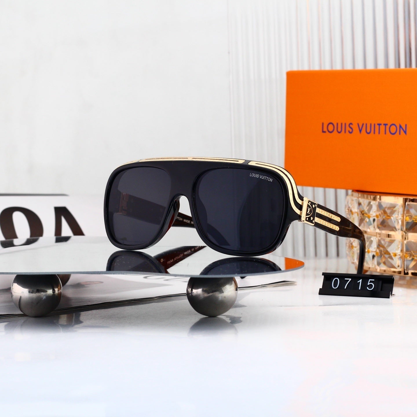 Retro Oversized Frame Sunglasses with Metal Accents 0715