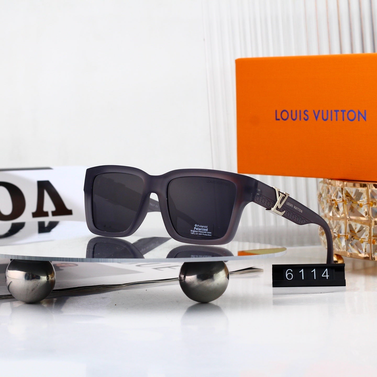 Square Frame Sunglasses with Side Metal Logo  6114