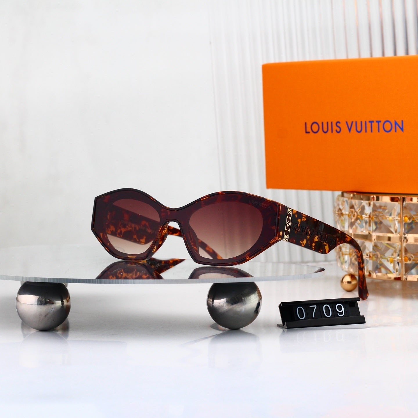 Irregular Cat-Eye Sunglasses with Monogram Details  0709