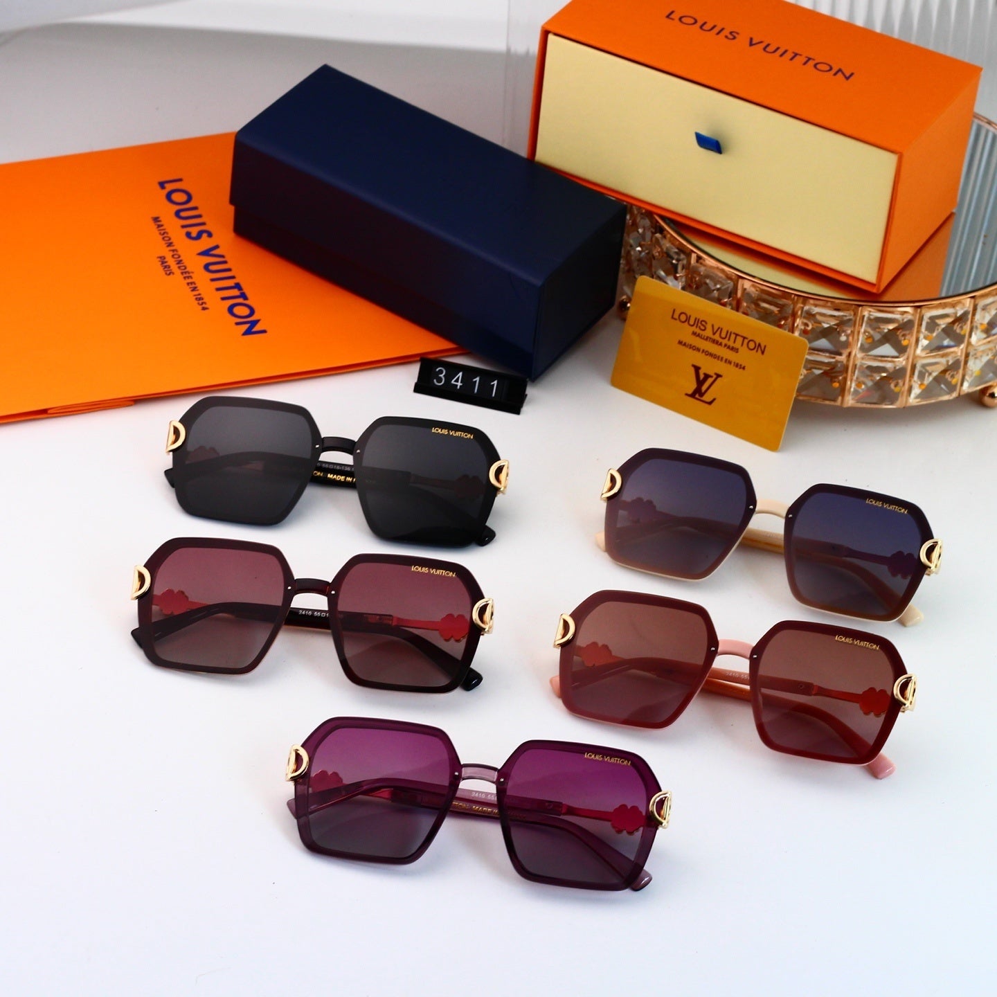 Blooming Whispers Oversized Sunglasses with Clover Detail (Model 3411)