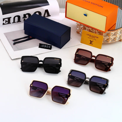 Oversized Sunglasses with Hollow Temples 0909