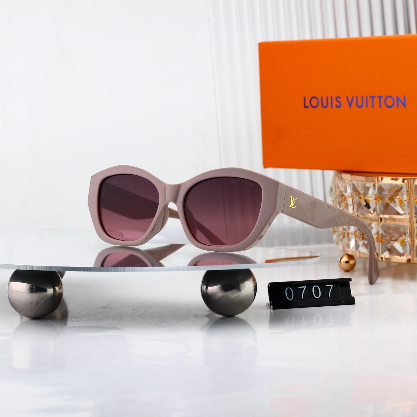 Irregular Square Frame Sunglasses with Side Metal Logo  0707