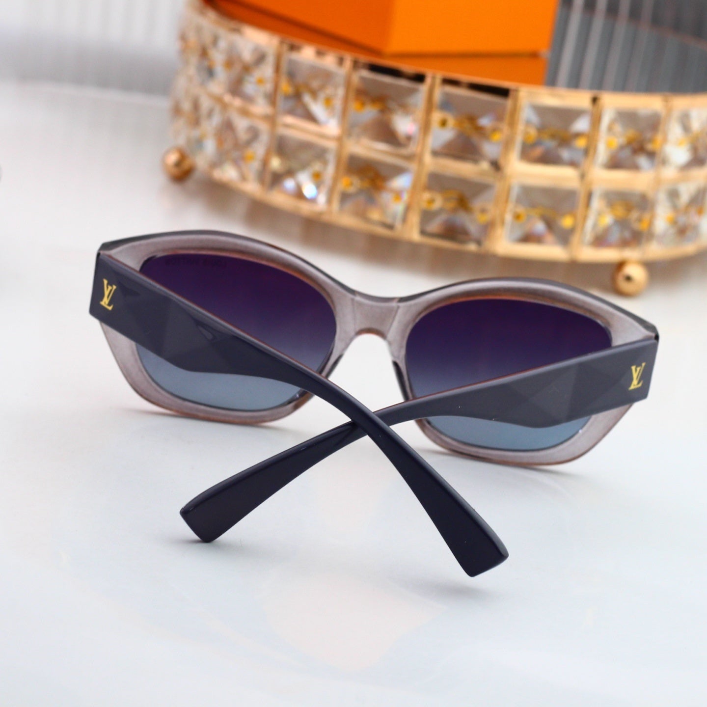 Irregular Square Frame Sunglasses with Side Metal Logo  0707