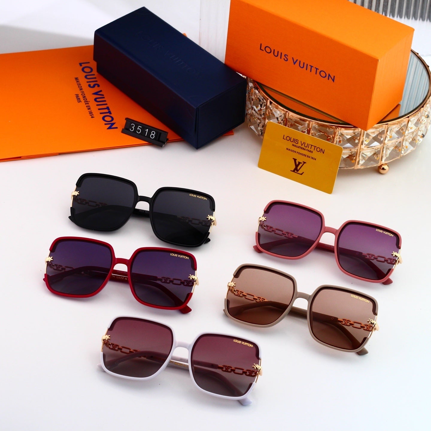 Oversized Sunglasses with Metal Chain Detail (Model 3518)