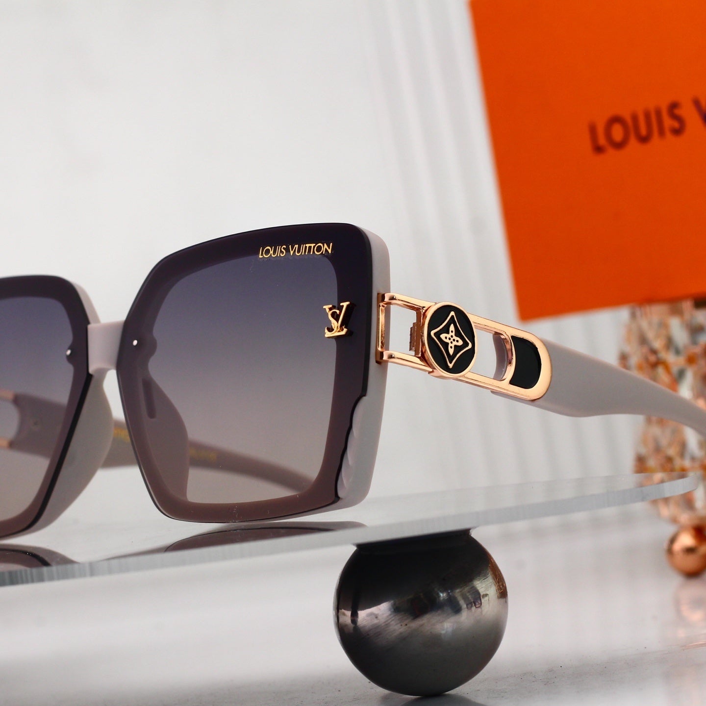 Oversized Sunglasses with Hollow Metal Logo 4046