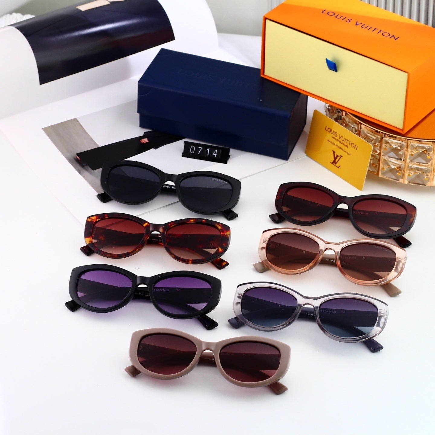 Cat-Eye Sunglasses with Side Metal Pattern 0714