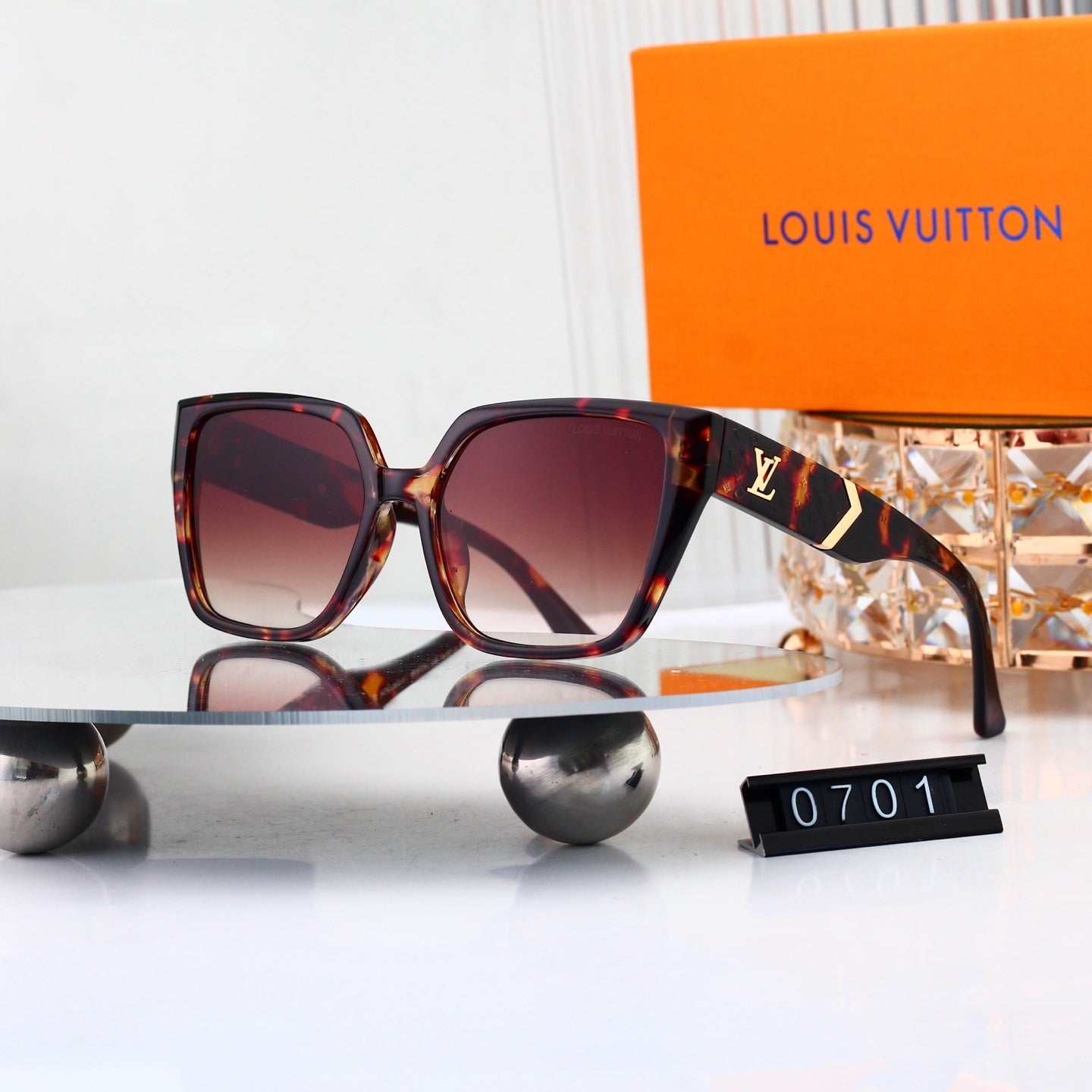V-Logo Oversized Sunglasses (Model 0701)