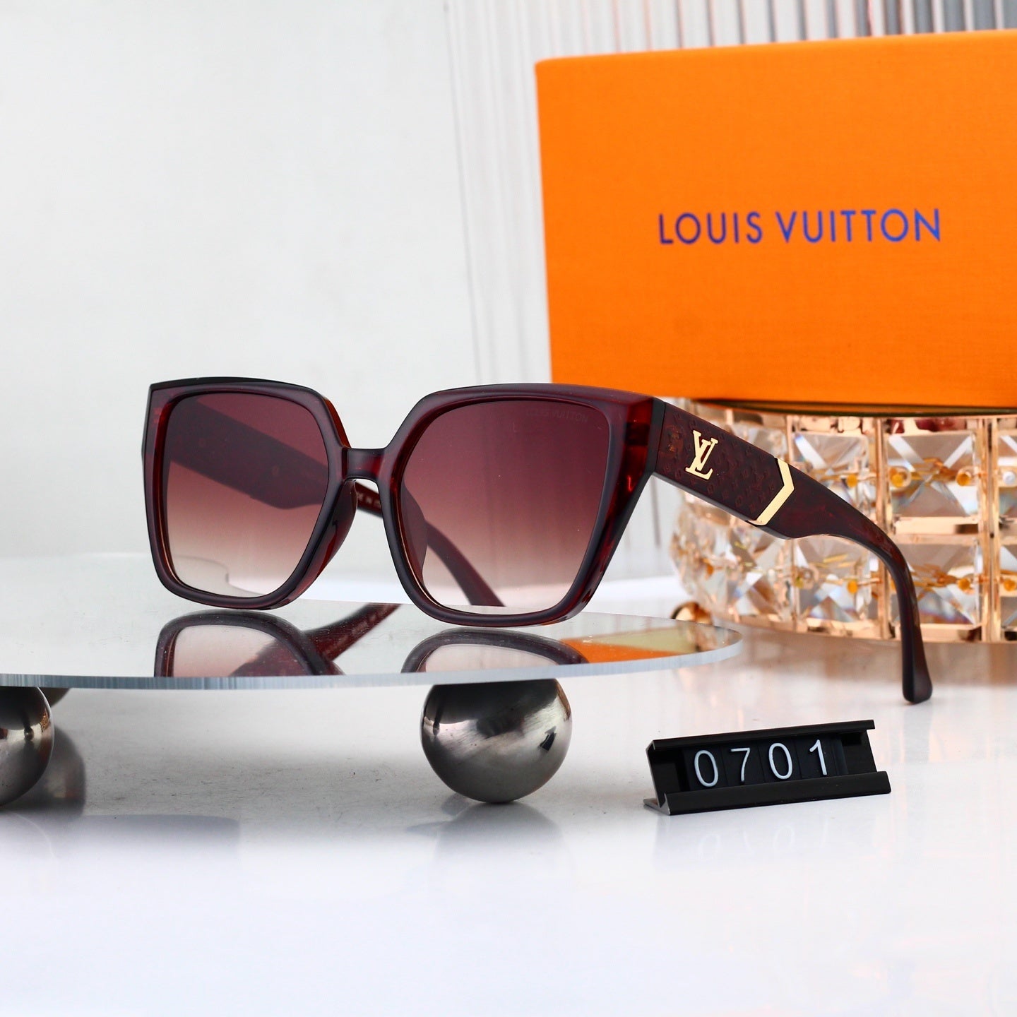 V-Logo Oversized Sunglasses (Model 0701)