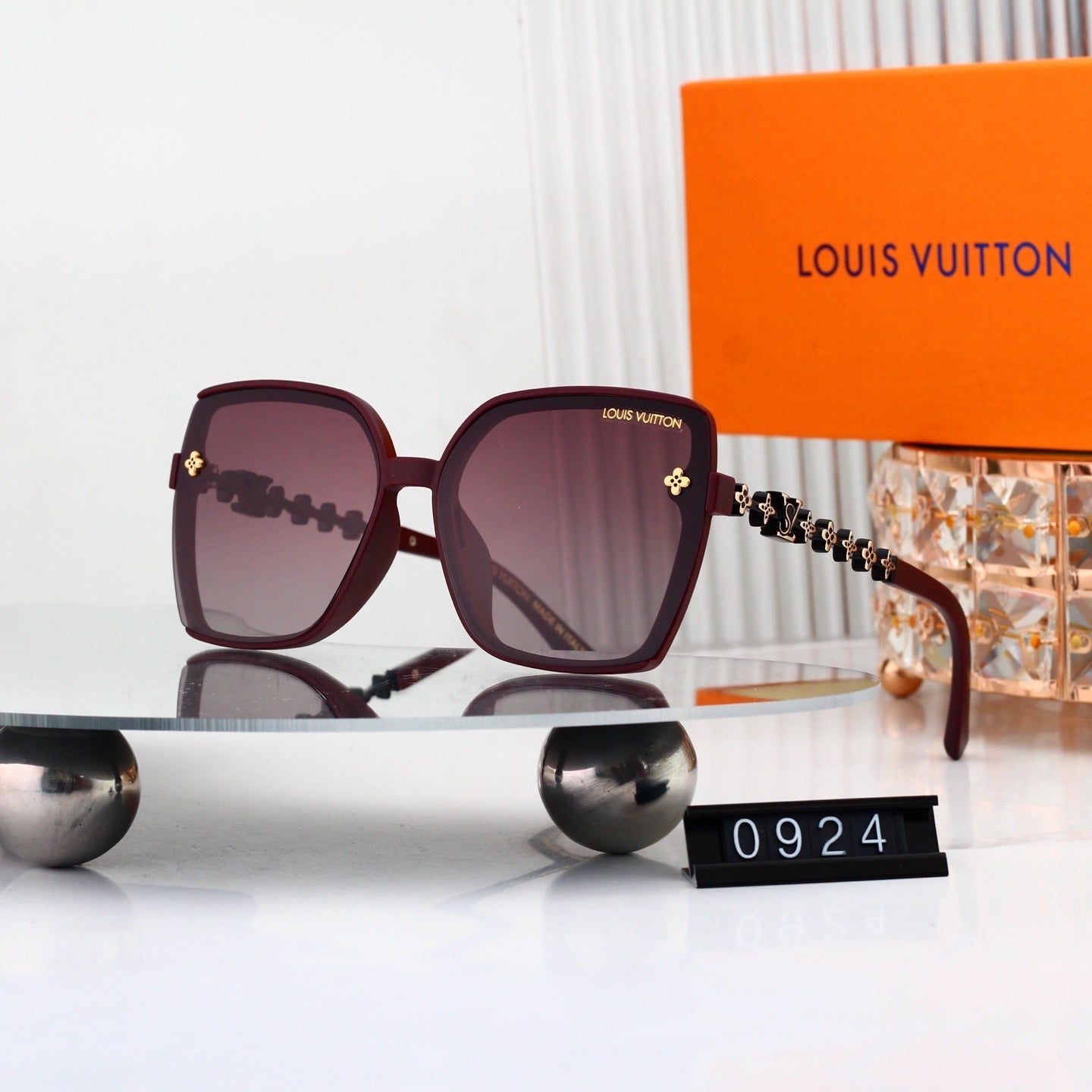 Oversized Sunglasses with Chain Temples 0924