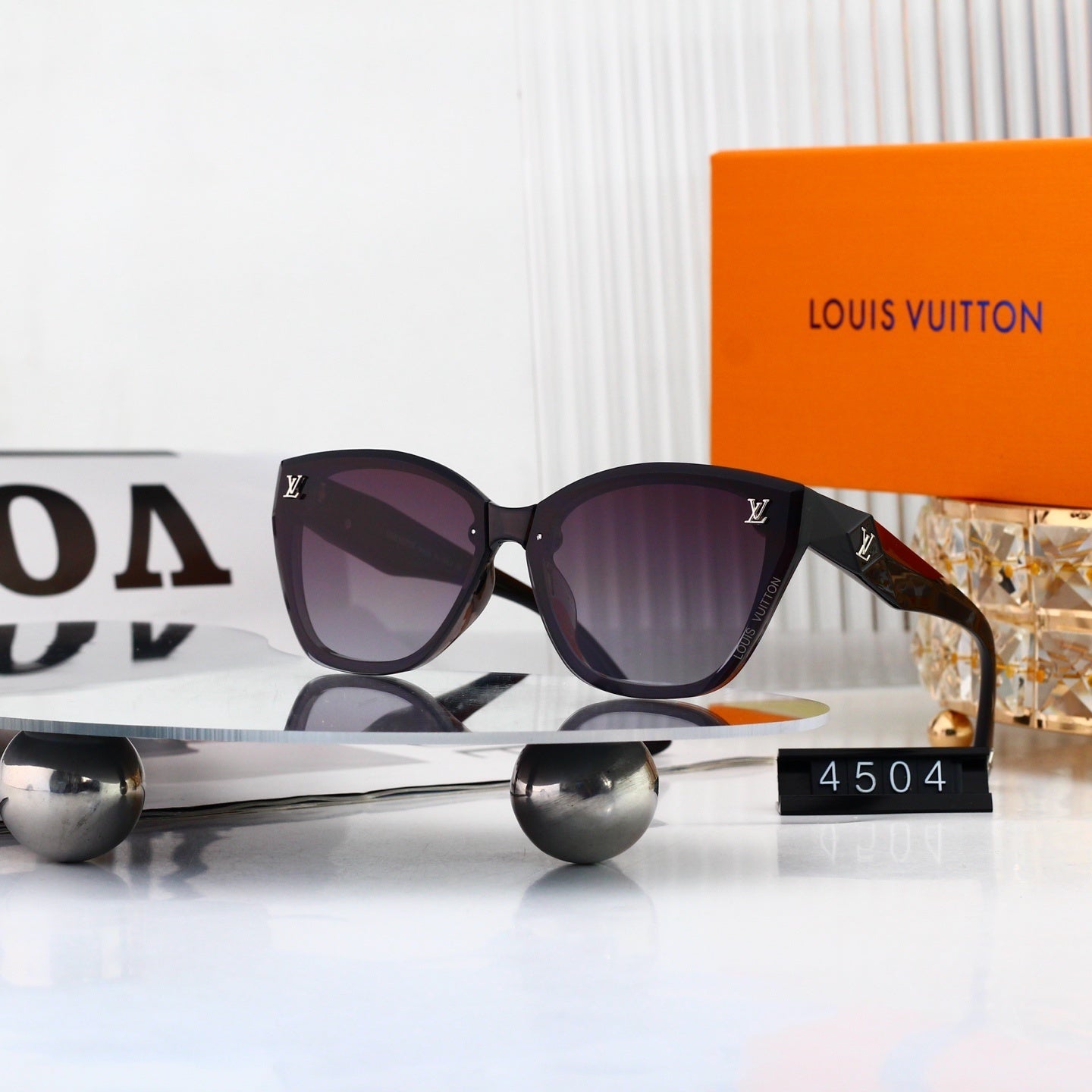 Cat-Eye Sunglasses with Side Metal Logo  4504