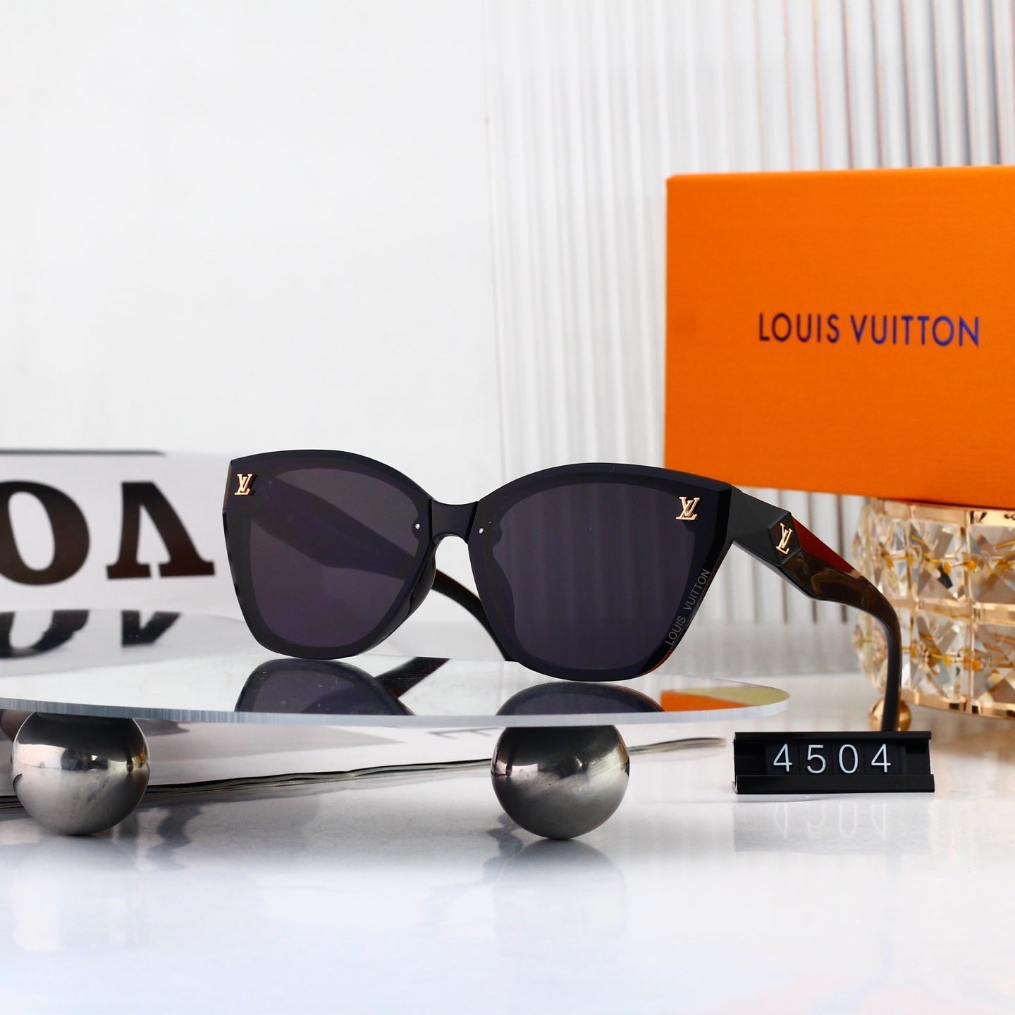 Cat-Eye Sunglasses with Side Metal Logo  4504