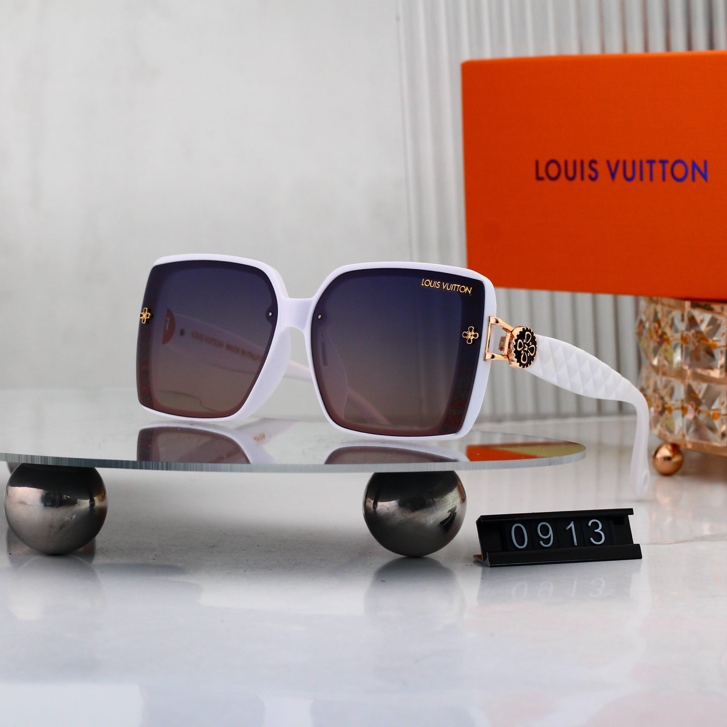 Oversized Sunglasses with Patterned Temples  0913