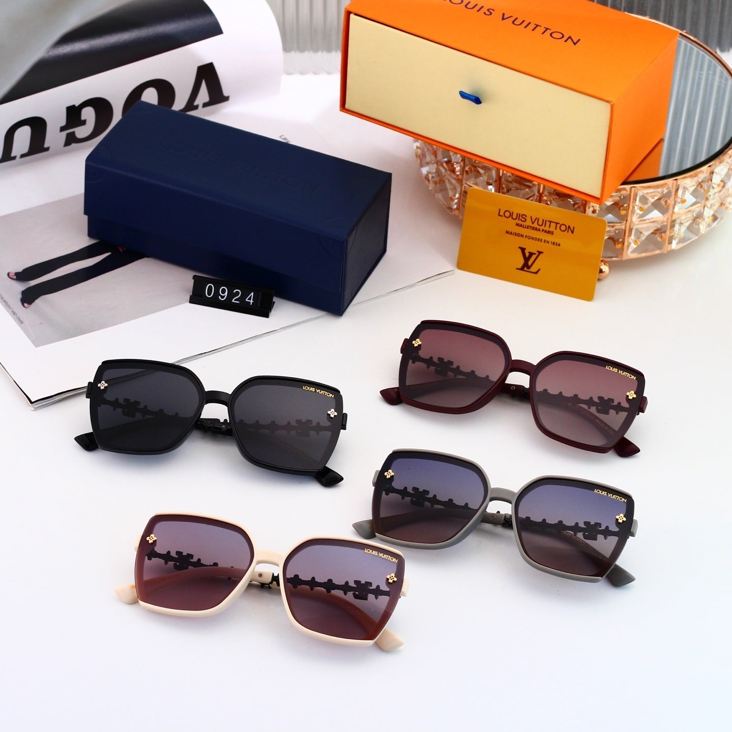 Oversized Sunglasses with Chain Temples 0924