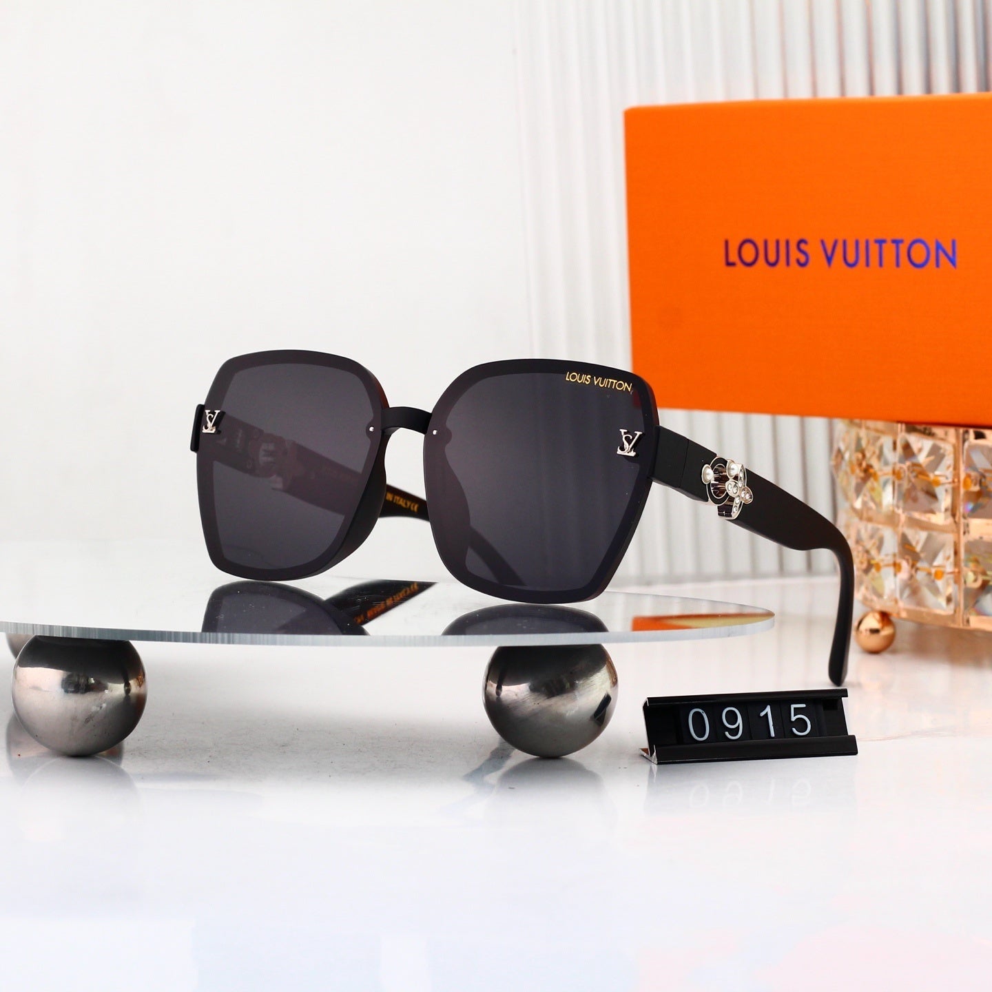 Oversized Sunglasses with Diamond Flower  0915