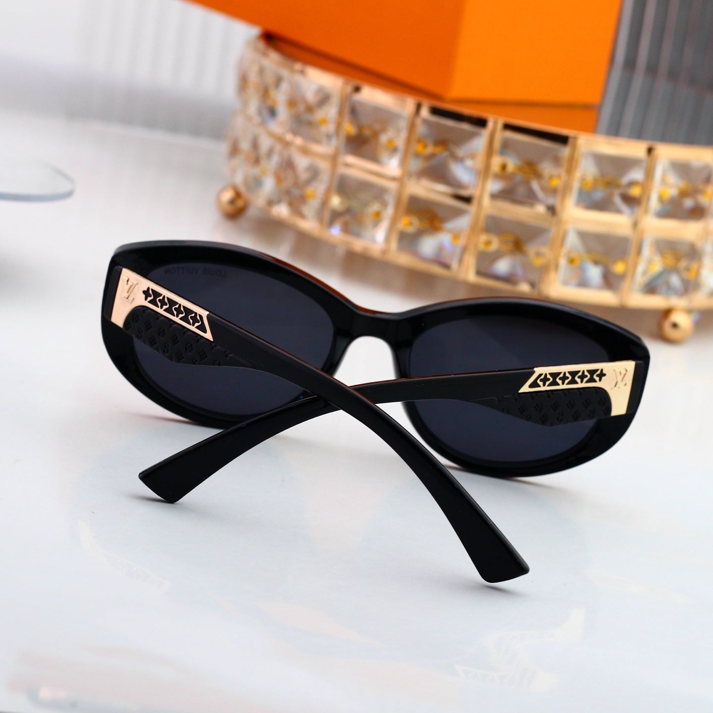 Cat-Eye Sunglasses with Side Metal Pattern 0714
