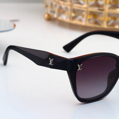 Cat-Eye Sunglasses with Side Metal Logo  4504