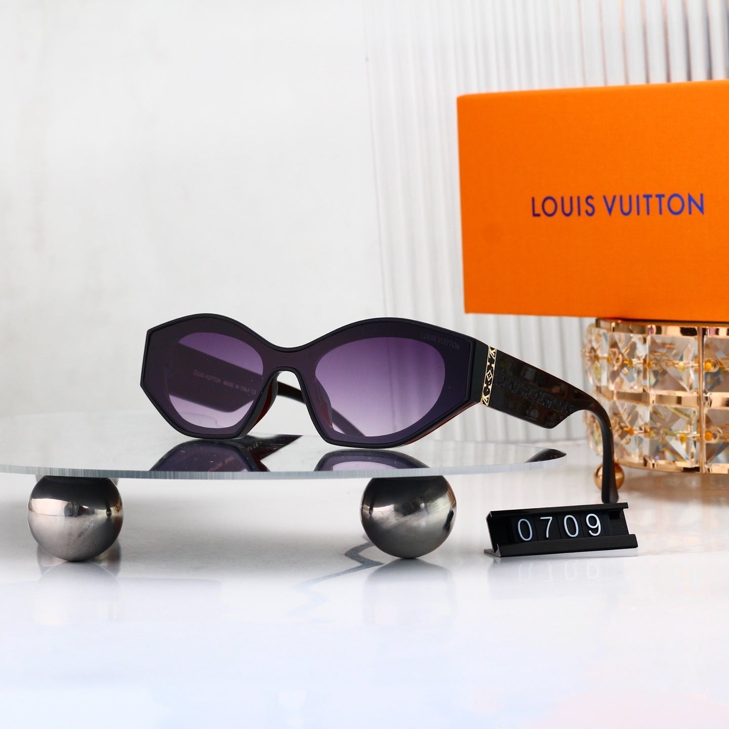 Irregular Cat-Eye Sunglasses with Monogram Details  0709