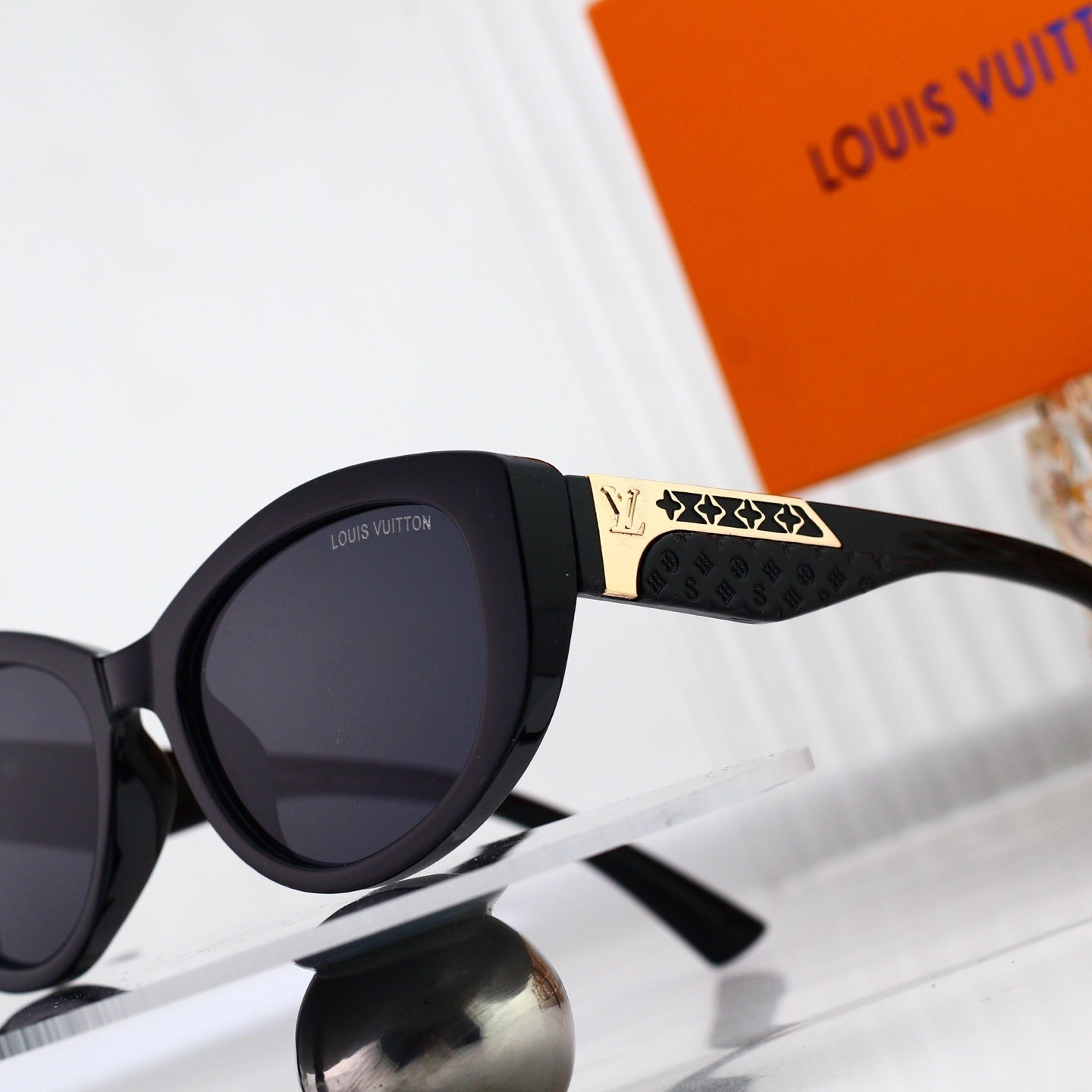 Cat-Eye Sunglasses with Side Metal Pattern 0714