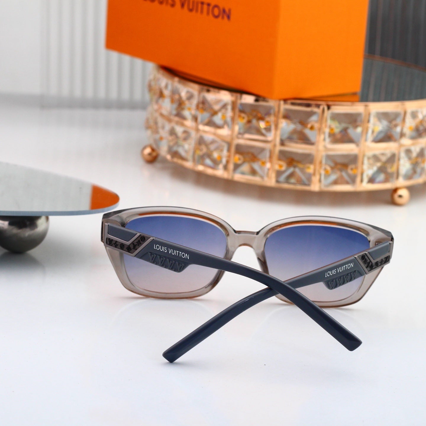 V-Logo Oversized Sunglasses (Model 3894)