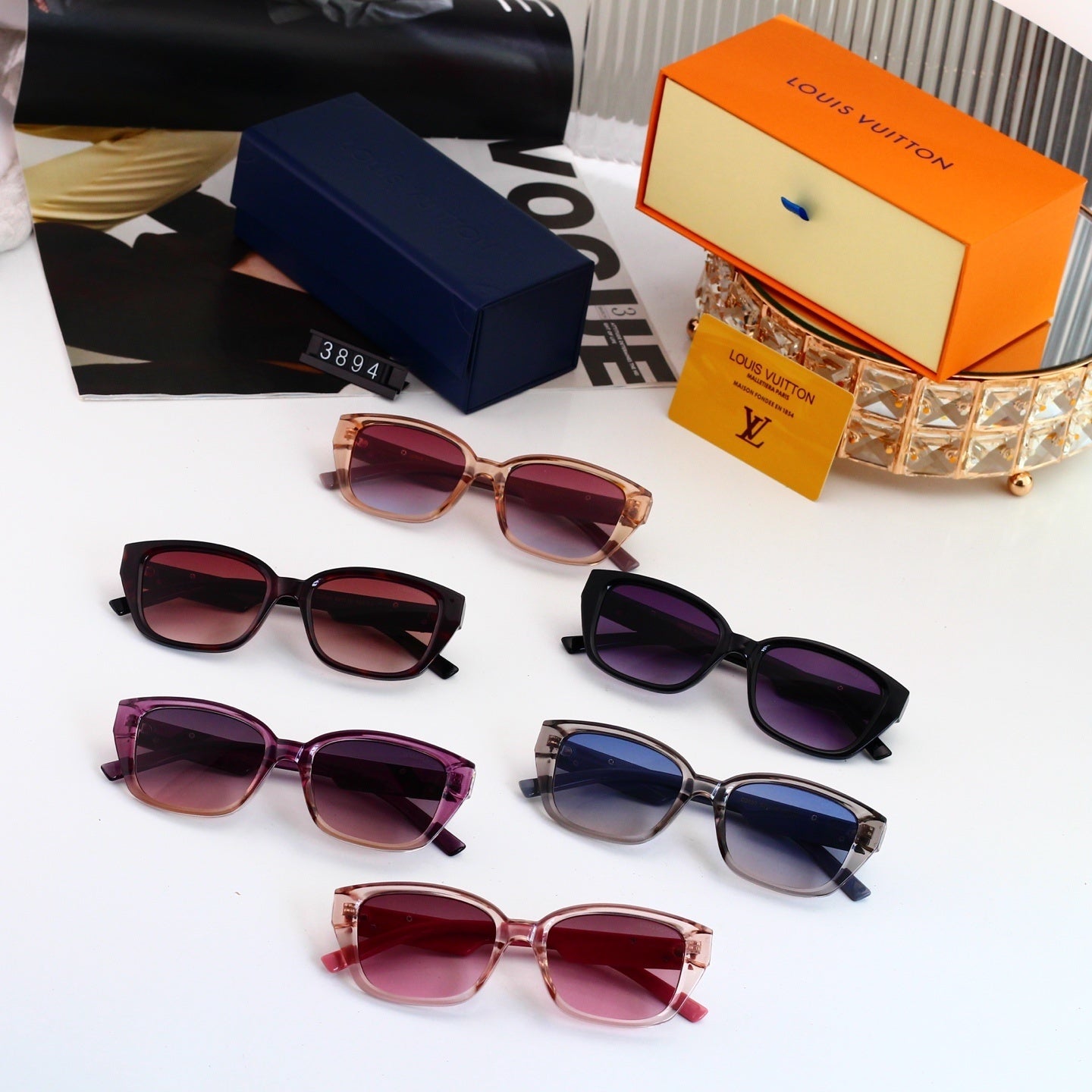 V-Logo Oversized Sunglasses (Model 3894)