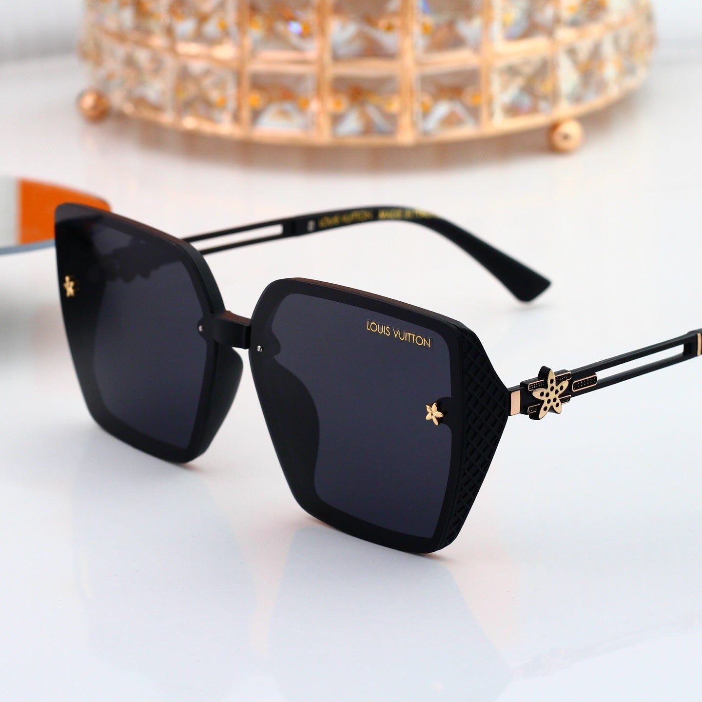 Oversized Sunglasses with Star Diamond Detail (Model 3531)