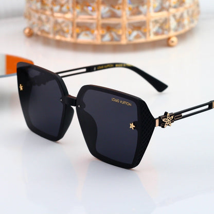 Oversized Sunglasses with Star Diamond Detail (Model 3531)