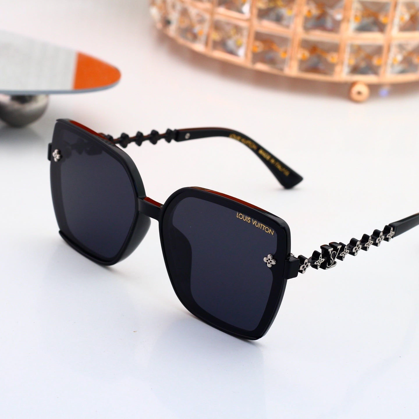 Oversized Sunglasses with Chain Temples 0924