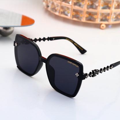 Oversized Sunglasses with Chain Temples 0924