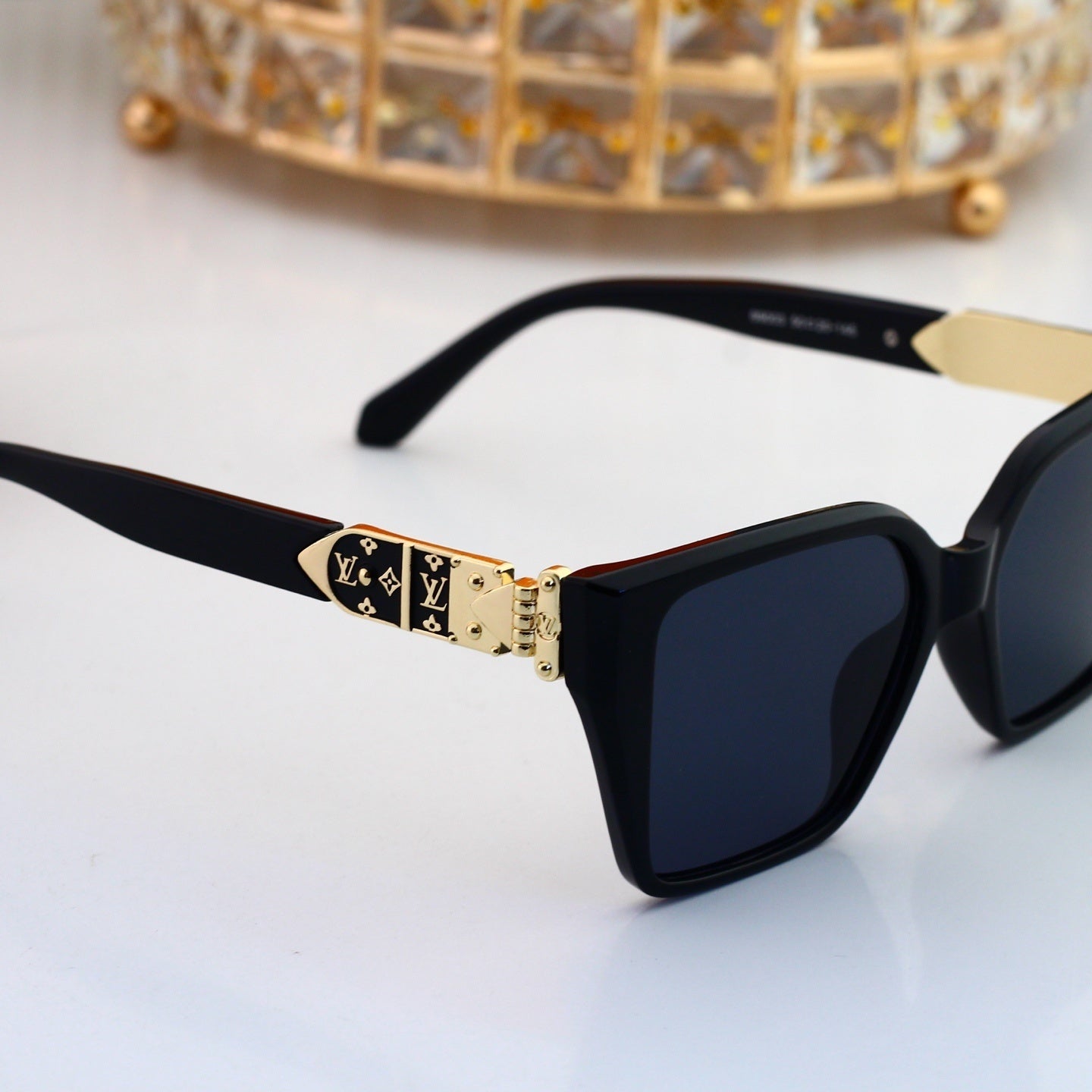 Geometric Square Frame Sunglasses with Side Metal Logo 79004