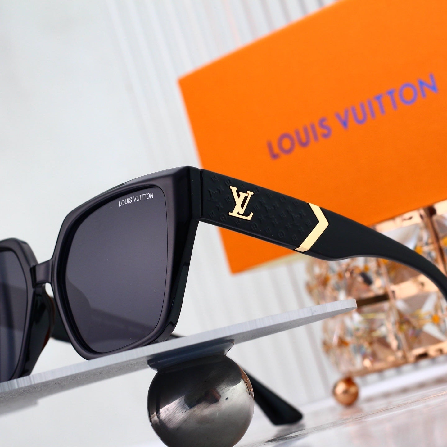 V-Logo Oversized Sunglasses (Model 0701)