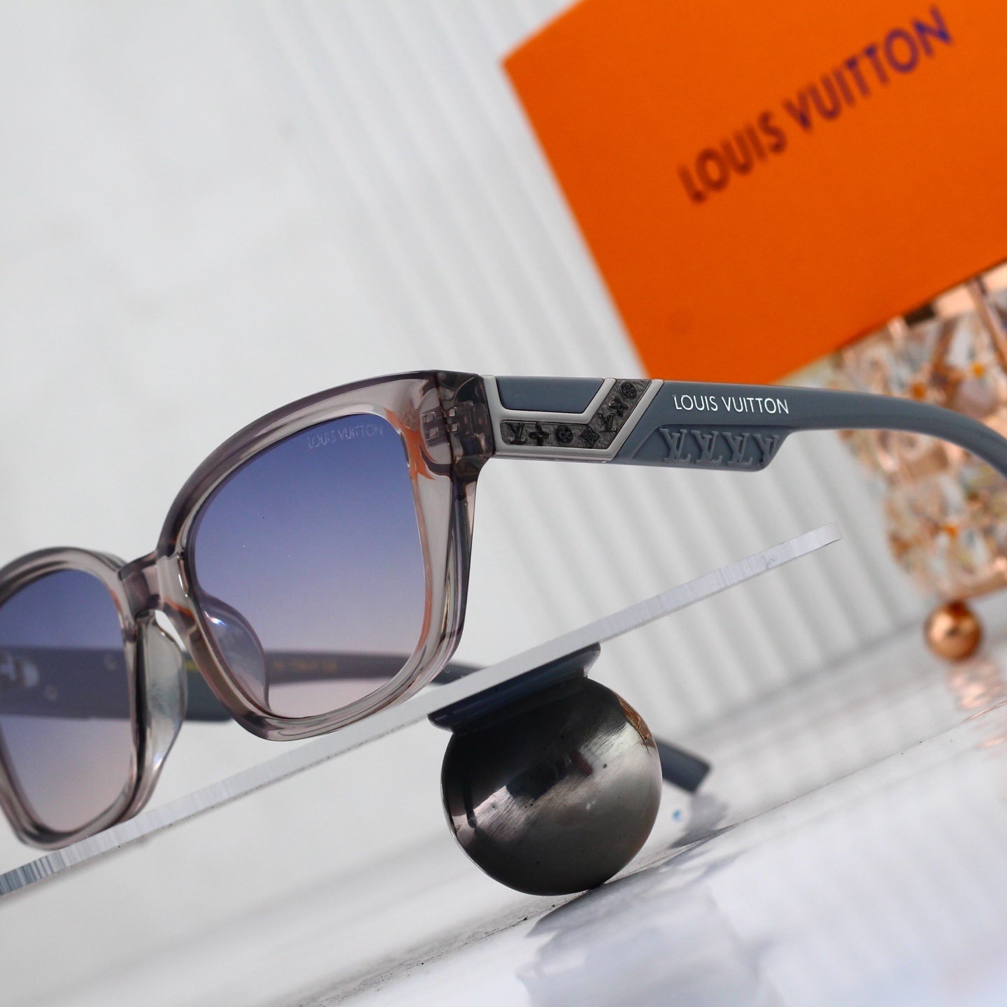 V-Logo Oversized Sunglasses (Model 3894)