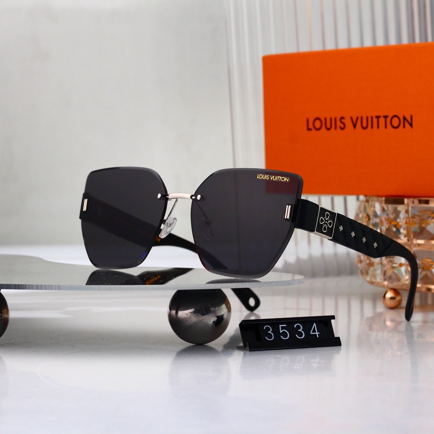 Diamond Star Rimless Sunglasses with Clover Detail (Model 3534)