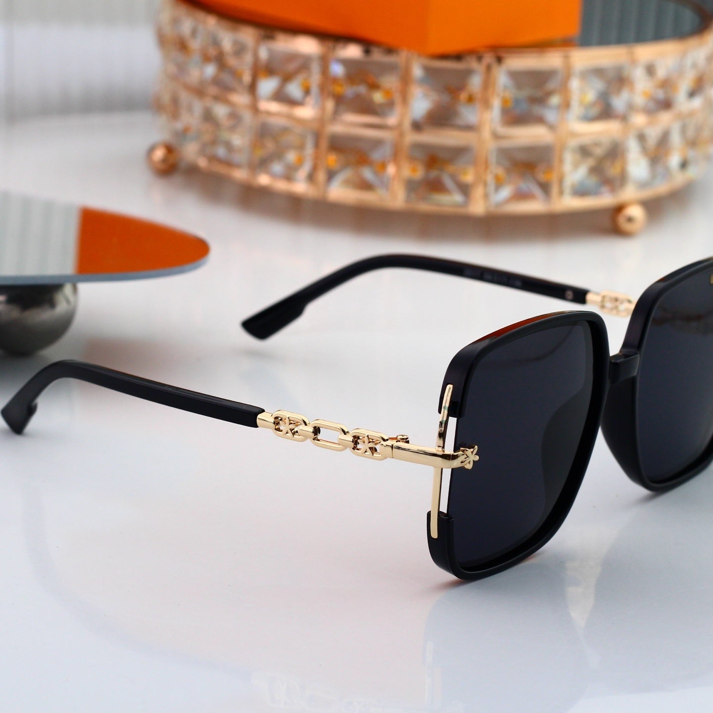 Oversized Sunglasses with Metal Chain Detail (Model 3518)