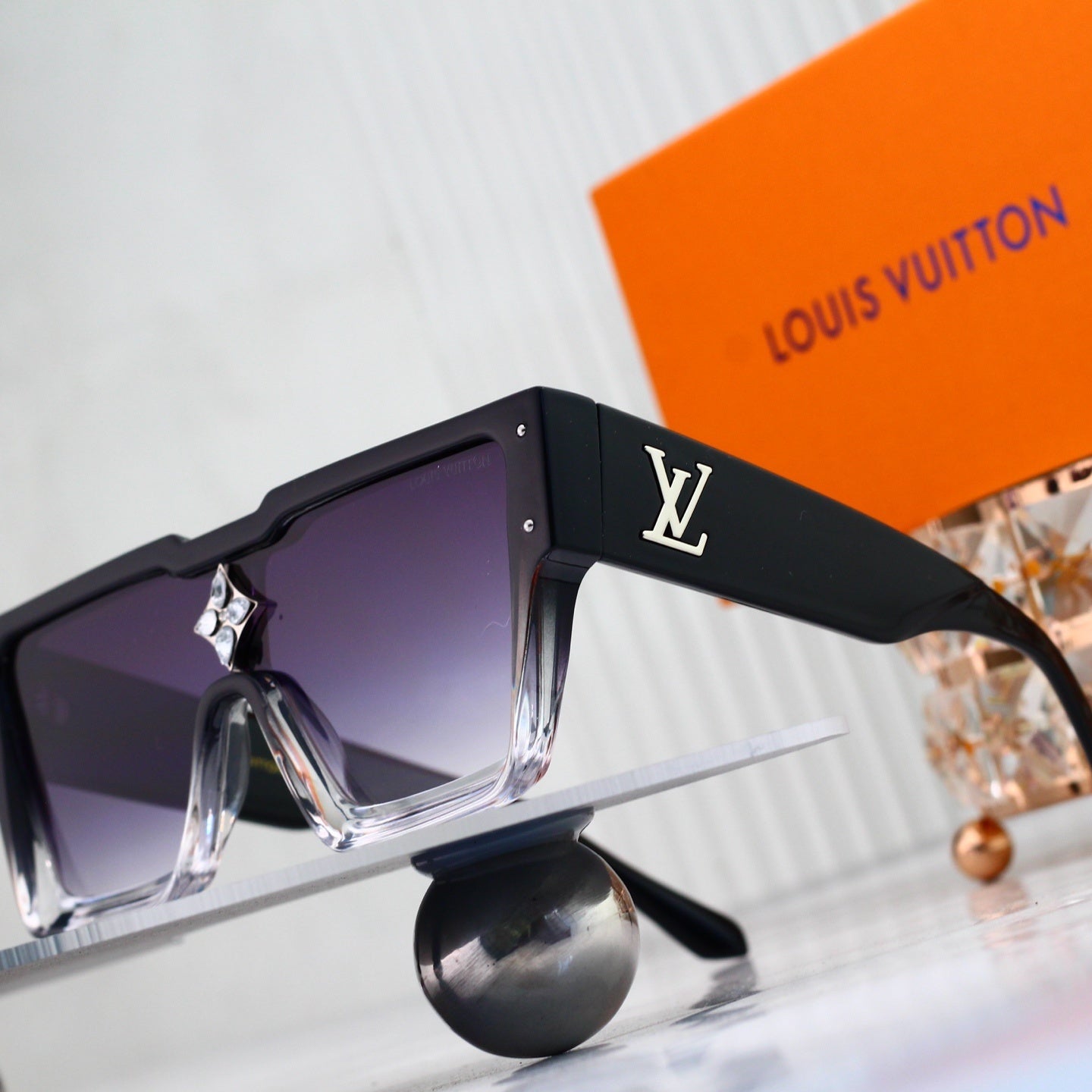 Monogram Oversized Sunglasses with Star Diamond Detail (Model 1486)